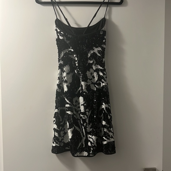 Beautiful sequin dress - Picture 4 of 4